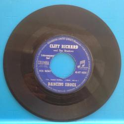 Cliff Richard And The Shadows / Summer Holiday - Dancing Shoes / 45'lik / *pop rock*