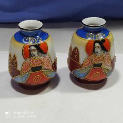 P1---MİNİ BOY BİR ÇİFT JAPON PORSELEN VAZO