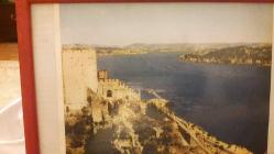RUMELİ HİSARI CİHETİNDEN BOĞAZİÇİ MANZARASI  1950 Lİ YILLAR Ebat: 19 × 27 cm. Ahşap Çerçevesinde