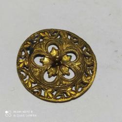 K41--1 ADET BİTKİ DESENLİ PİRİNÇ PRES BASKI ANTİKA DÜĞME