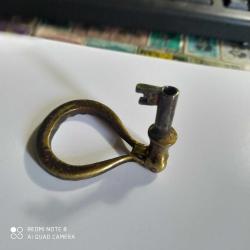 AN6-----ÇEKMECE KULPLU ESKİ PİRİNÇ ANAHTAR