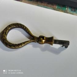 AN6-----ÇEKMECE KULPLU ESKİ PİRİNÇ ANAHTAR