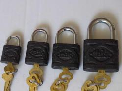 Dökme Demir Eski Asma Kilit Lotu - 4 Adet Eski Asma Kilit - Vintage Globe Asma Kilit