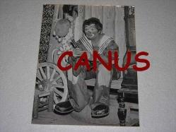 NEJAT UYGUR Palyaço Kılığında Fotoğraf