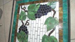 ÜZÜM VE YAPRAK KARO ŞEKLİNDE MERMER VEYA BAŞKA BİR ŞEYDEN EL YAPIMI BAKINIZ LÜTFEN (ESKİ DEPO