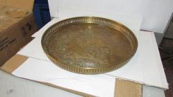 YUVARLAK FORMLU. TOMBAK TARZI SIVAMA BAKIR TEPS. TÜM YÜZEY KALEM İŞÇİLİKLİ VE FLORAL DESE (ANTİK RA