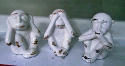 ÜÇ.MAYMUN GÖRMEDİM DUYMADIM BİLMİYORUM BÜYÜK BOY 3 MAYMUN HEYKELİ DETAY RESİMLERDE VAR (ANTİK RAF