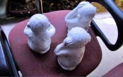 ÜÇ.MAYMUN GÖRMEDİM DUYMADIM BİLMİYORUM BÜYÜK BOY 3 MAYMUN HEYKELİ DETAY RESİMLERDE VAR (ANTİK RAF