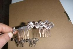 TAŞLARLA SÜSLÜ TAÇ.VEYA TOKA EKSİKLERİ VAR