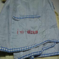 BEBEK ELBİSELERİ 3 ADET ESKİLERDEN ELDE DİKİLMİŞ BEBEK ELBİSELERİ HEPSİDE GÖNDERİLECEKTİR