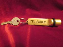 ANAHTARLIK ERDEM OTEL FİRMASININ 202 NUMARALI OTEL ODASININ OLDUKÇA YAŞLI PİRİNÇ ANAHTARLIĞI 749