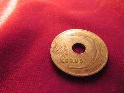 PARA 2,5 KURUŞ.İSMET İNÖNÜ DÖNEMİ 1950 YILLARINA AİT ÇOK İYİ DURUMDA METAL 2,5 KURUŞ 696