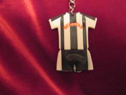 ANAHTARLIK BEŞİKTAŞ İÇİN YAPTIRILAN ÇOK ENDER 2000 BAŞLARINA AİT SİLİKON KOLEKSİYON ANAHTARLIK  694