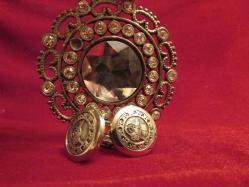 KOL DÜĞMESİ FATİHİN TUĞRASI ŞEKLİDE VE ENDER BİR PARÇA ÇOK HOŞ GÖRÜNÜMLÜ VE KULLANILMAMIŞ 651