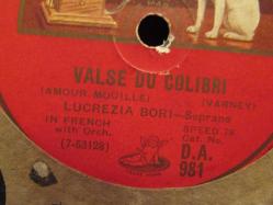 TAŞ PLAK ÜNLÜ İTALYAN SOPRANO LUCREZİA BORİ NİN PUCCİNİ NİN LA BOHEME ESERİNİ OKUDUĞU TAŞ PLAK 644