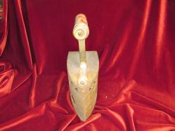 ÜTÜ ANTİKA KÖMÜRLÜ ÜTÜ.OLDUKÇA YAŞLI BİR DÖNEM ÜTÜSÜDÜR.KOLEKSİYONLUK BİR PARÇADIR 207