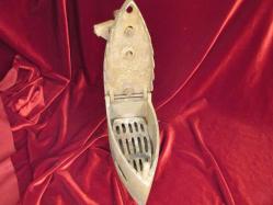 ÜTÜ ANTİKA KÖMÜRLÜ ÜTÜ.OLDUKÇA YAŞLI BİR DÖNEM ÜTÜSÜDÜR.KOLEKSİYONLUK BİR PARÇADIR 207