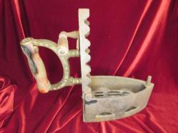 ÜTÜ ANTİKA KÖMÜRLÜ ÜTÜ.OLDUKÇA YAŞLI BİR DÖNEM ÜTÜSÜDÜR.KOLEKSİYONLUK BİR PARÇADIR 207