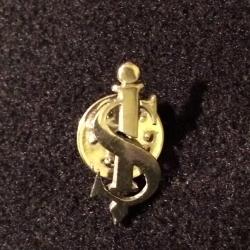 İŞ BANKASI  ROZETİ ENDER VE ZOR BULUNAN BİR PARÇA ÇOK İYİ DURUMDADIR.KİR PAS BARINDIRMAZ. 369