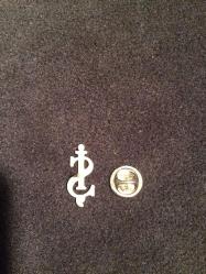 İŞ BANKASI  ROZETİ ENDER VE ZOR BULUNAN BİR PARÇA ÇOK İYİ DURUMDADIR.KİR PAS BARINDIRMAZ. 369