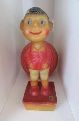 1950'LERDEN VİNTAGE  SERT PLASTİK ANTİKA BEBEK BİBLO OYUNCAK FİGÜR PİSSER BOY 18.5 CM