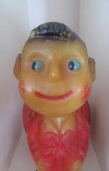 1950'LERDEN VİNTAGE  SERT PLASTİK ANTİKA BEBEK BİBLO OYUNCAK FİGÜR PİSSER BOY 18.5 CM