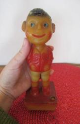 1950'LERDEN VİNTAGE  SERT PLASTİK ANTİKA BEBEK BİBLO OYUNCAK FİGÜR PİSSER BOY 18.5 CM