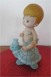1980'LERDEN VİNTAGE FANTASTİK POLİRESAN BİBLO KAPLUMBAĞA SÜREN OĞLAN BEBEK 17 CM