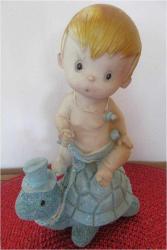 1980'LERDEN VİNTAGE FANTASTİK POLİRESAN BİBLO KAPLUMBAĞA SÜREN OĞLAN BEBEK 17 CM