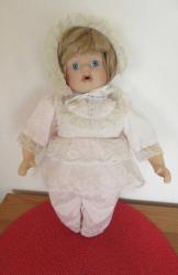 PROMENADE COLLECTION DAMGALI EUGENIE VINTAGE PORSELEN BEBEK 37 CM (HAFİF KUSURLU; KUSURU İLANDA BELİRTİLMİŞTİR)