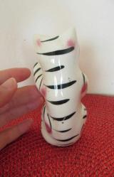 Japonya 1980 lerden Damgalı Vintage Seramik Porselen Görünümlü Kedi Tuzluk Karabiberlik Biblo 10 cm