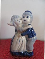 Vintage Porselen Biblo Birbirine Sarılan Kız ve Erkek Sevgi Aşk Arkadaşlık 13 cm