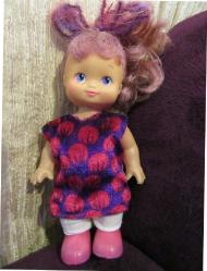 1980lerden Vintage Fuşya Rengi Saçlı ve Mor Giysili Plastik Oyuncak Bebek 18 cm