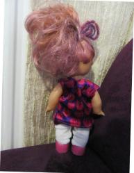 1980lerden Vintage Fuşya Rengi Saçlı ve Mor Giysili Plastik Oyuncak Bebek 18 cm