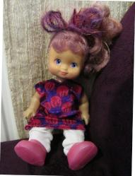 1980lerden Vintage Fuşya Rengi Saçlı ve Mor Giysili Plastik Oyuncak Bebek 18 cm