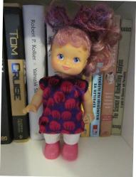 1980lerden Vintage Fuşya Rengi Saçlı ve Mor Giysili Plastik Oyuncak Bebek 18 cm