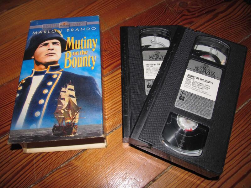 MUTİNY ON THE BOUNTY MARLON BRANDO DOUBLE VHS (NTSC) - Efemera