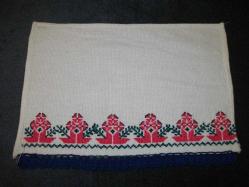 ETAMİN ÜZERİ KANAVİÇE İŞLEME - ESKİ AHŞAP KASA RADYO ÖRTÜSÜ - 28X39 CM