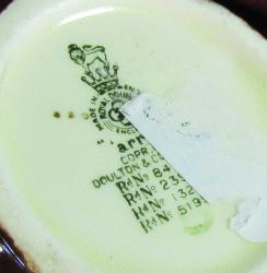 KoLeKSiYoNLuK İNGİLİZ DouLToN SERAMİK KüÇüK KUPA....Toby Jug