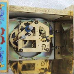 Retro Cloisonne Mineli Cameo Portreli Masa Saati Mantle Clock Kurmalı Çin