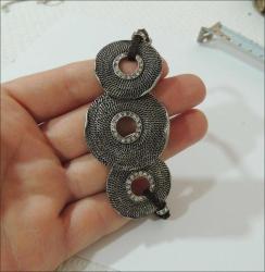 Vintage KENNETH COLE Gümüş Ton Metal Taşlı Deri Kordonlu Bileklik   0062