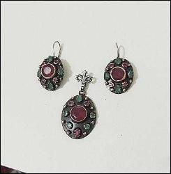 Vintage 925 Gümüş Yakut ve Zümrüt Taşlı Kolye Ucu ve Küpeler Takım   0052