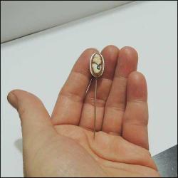 Vintage 14K 14 Ayar Altın Pırlanta Elde Oyma Cameo Yaka İğnesi 0039