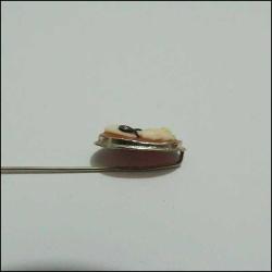 Vintage 14K 14 Ayar Altın Pırlanta Elde Oyma Cameo Yaka İğnesi 0039