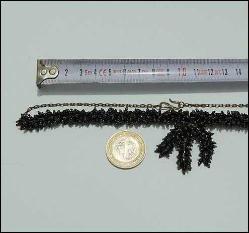 Retro Altın Ton Boncuk İşleme Siyah Kolye