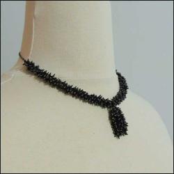 Retro Altın Ton Boncuk İşleme Siyah Kolye