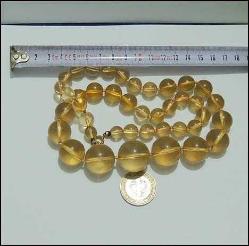 Retro Bal Rengi Lucite Kolye