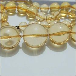Retro Bal Rengi Lucite Kolye