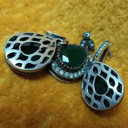VINTAGE ELİŞİ GÜMÜŞ YEŞİL TAŞLI BİR ÇİFT KÜPE VE KOLYE UCU ÜÇLÜ SET