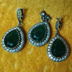 VINTAGE ELİŞİ GÜMÜŞ YEŞİL TAŞLI BİR ÇİFT KÜPE VE KOLYE UCU ÜÇLÜ SET